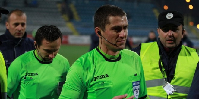 Rezultatul meciului Pandurii Târgu Jiu – FC Botoşani, influenţat decisiv de brigada de arbitri !