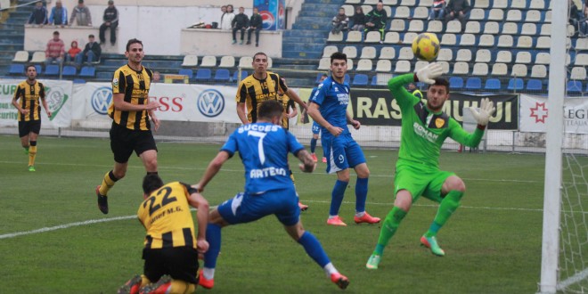 FOTO / Pandurii Târgu Jiu se impune clar la Braşov, scor 3-0 !