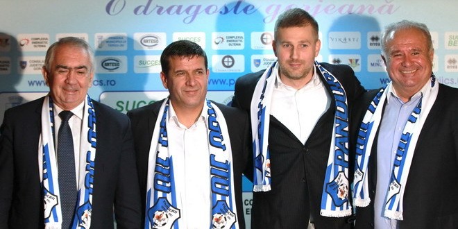 Eugen Pîrvulescu şi Edi Iordănescu au fost prezentaţi oficial la Pandurii Târgu Jiu în cadrul unei conferinţe de presă