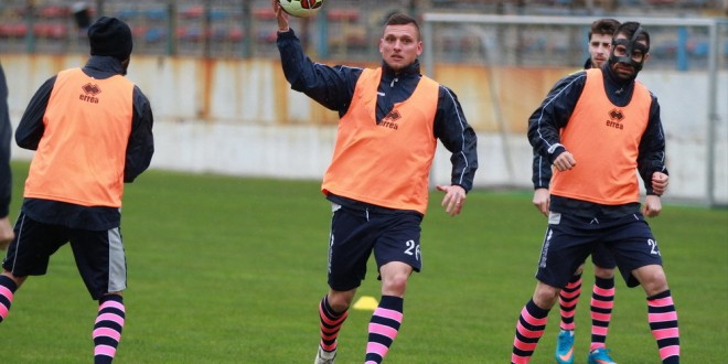 FOTO / ANTRENAMENT PANDURII TÂRGU JIU STADION PLOIEŞTI 06.04.2015