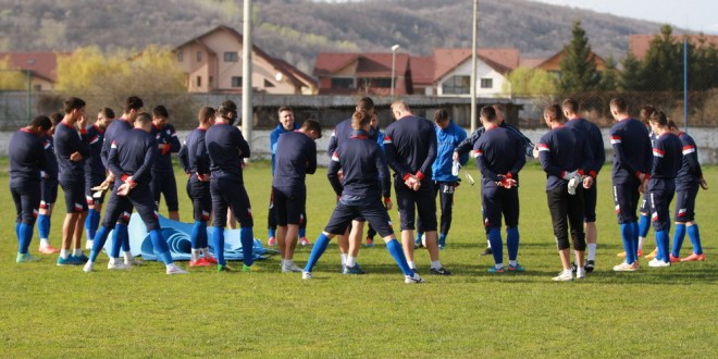 Jucătorii echipei Pandurii au plecat astăzi spre Bucureşti unde vor pregăti meciul cu Oţelul Galaţi