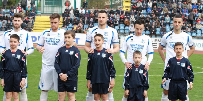 PANDURII TV / PANDURII PLAYER ESCORT MECI PANDURII UNIVERSITATEA CLUJ 20.04.2015