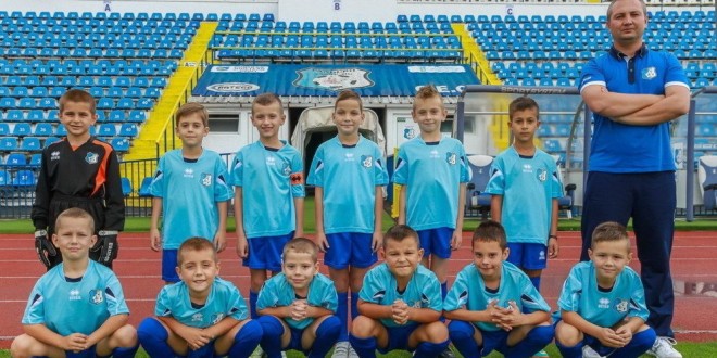 Două grupe de juniori ale clubului Pandurii Târgu Jiu participă la turneul de juniori „Fotbal a la Cluj” 2015