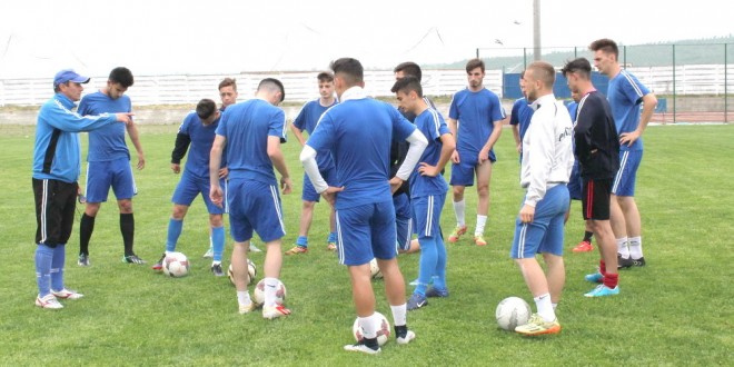 Juniorii A ai clubului Pandurii au plecat azi la Constanţa pentru turneul de zonă al grupei A