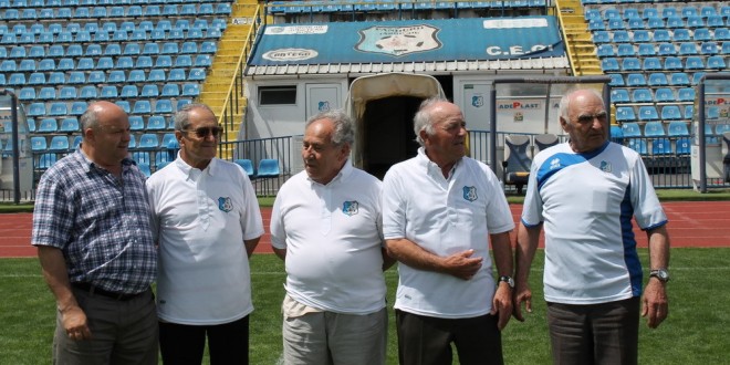 FOTO  / Generația 1962 a echipei Pandurii a rememorat anii de început ai echipei pe Stadionul Municipal din Târgu Jiu