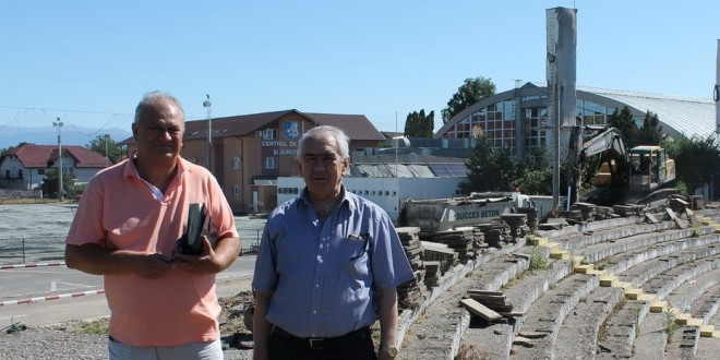 FOTO / IMAGINI DE LA ACŢIUNEA DE DEMOLARE A STADIONULUI MUNICIPAL 28.07.2015