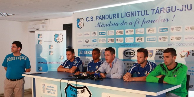 PANDURII TV / INTERVIURI CU NOILE ACHIZIŢII ALE CLUBULUI PANDURII TÂRGU JIU 08.07.2015