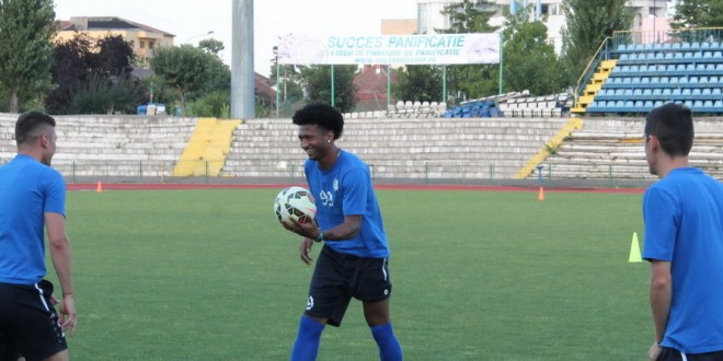 FOTO / WELLINGTON ŞI-A RELUAT ANTRENAMENTELE ALĂTURI DE COLEGII DE LA PANDURII