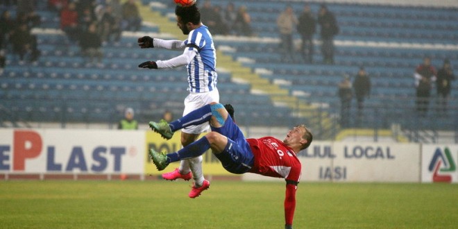 Pandurii Târgu Jiu  a fost învinsă la Iaşi în urma unui penalti acordat de arbitrul Marius Avram