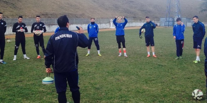 FOTO / Echipa a doua a clubului Pandurii a revenit din cantonamentul din Serbia