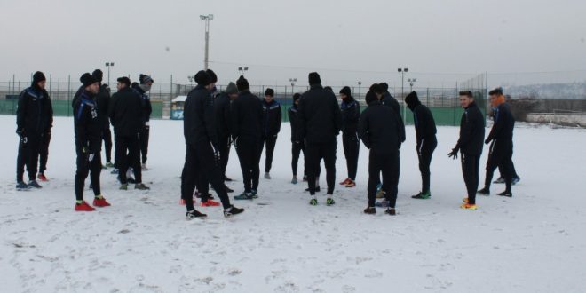 Jucătorii echipei Pandurii Târgu Jiu au efectuat luni vizita medicală la Policlinica Sportivă din Craiova