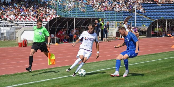 Pandurii Târgu Jiu a debutat în sezonul 2017 – 2018 al Ligii a doua cu un rezultat de egalitate, scor 0-0 cu FC Argeş