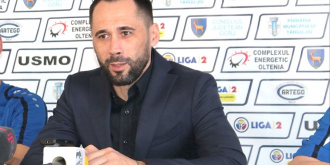 PANDURII TV / CONFERINŢĂ DE PRESĂ A MANAGERULUI SPORTIV AL CLUBULUI PANDURII TÂRGU JIU, EMIL DICĂ