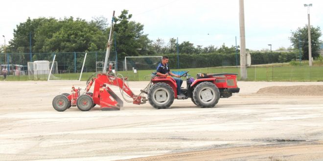 FOTO / IMAGINI REFACERE SUPRAFAŢĂ TEREN SINTETIC  TÂRGU JIU