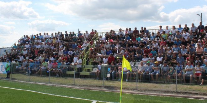 FOTO / IMAGINI DIN TRIBUNELE TERENULUI SINTETIC LA MECIUL PANDURII – FC ARGEȘ