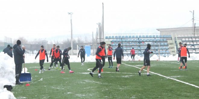 Pandurii Târgu Jiu va juca miercuri primul meci amical al iernii, de la ora 15:00, cu Cetate Deva