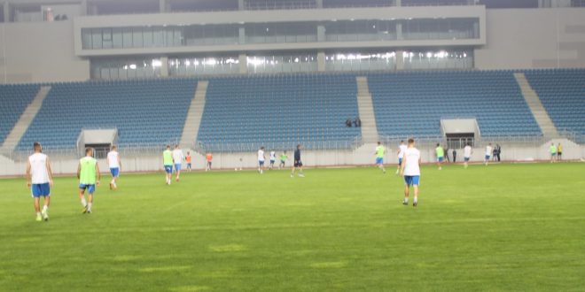 FOTO / IMAGINI DE  LA ANTRENAMENTUL  SUSŢINUT ÎN NOCTURNĂ DE PANDURII TÂRGU JIU