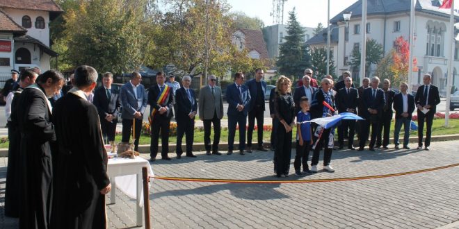 PANDURII TV / IMAGINI DE LA TĂIEREA PANGLICII DE INAUGURARE A STADIONULUI DIN TÂRGU JIU