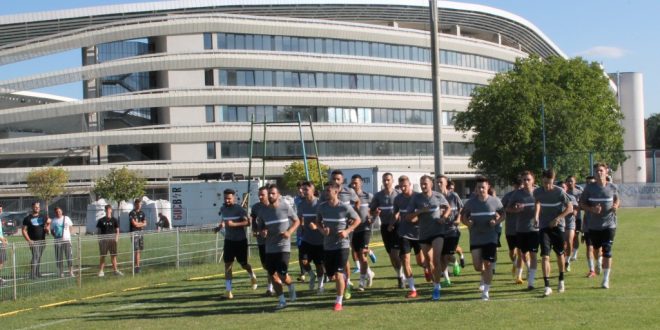 REUNIRE LOT / Pandurii Târgu Jiu s-a reunit cu 32 de jucători la primul antrenament al noului sezon