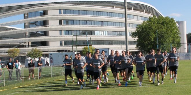 REUNIRE LOT / Pandurii Târgu Jiu s-a reunit cu 32 de jucători la primul antrenament al noului sezon