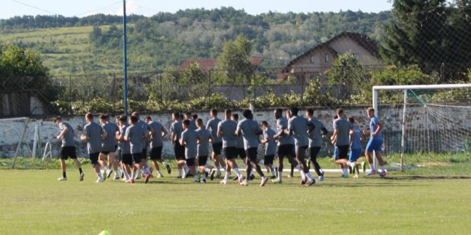 AMICAL  / Pandurii Târgu Jiu va încheia stagiul de pregătire centralizată cu un meci amical