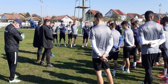 GALERIE FOTO / Imagini de la prezentarea noului director tehnic al echipei Pandurii, Mario Găman