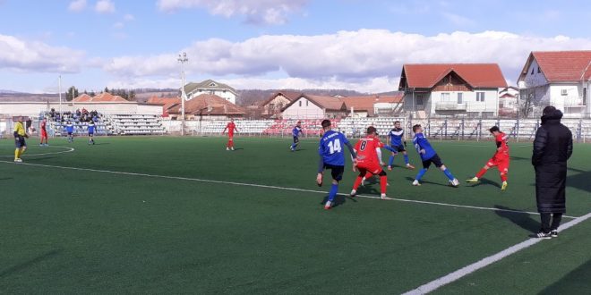AMICAL / Pandurii Târgu Jiu s-a impus cu scorul de 2-0 în meciul amical cu Gilortul Târgu Cărbuneşti